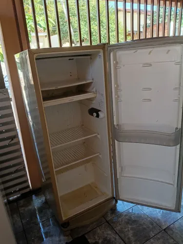 Geladeira 280 litros