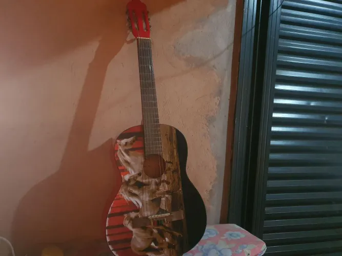 Vendo esse violão de cavalo corda de aço