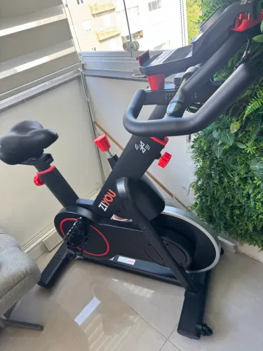 Bicicleta Spinning Ergométrica ZiYou ZU250-S Bluetooth - Preto