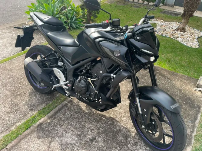 Moto Yamaha - MT 03 - 22/23- preta baixa quilometragem