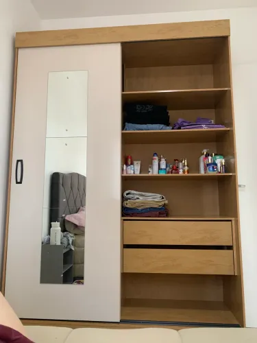 Guarda-roupa de solteiro - Apenas 3 meses de uso