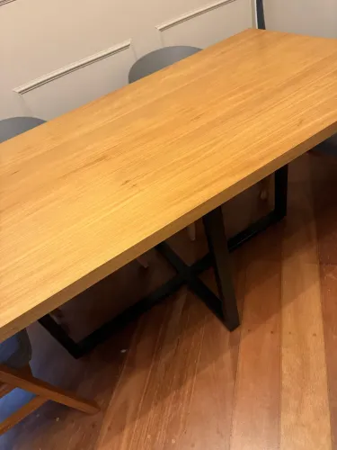 Mesa madeira maciça pés metal