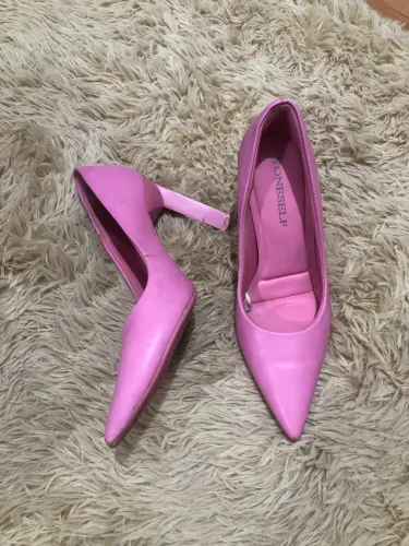 Scarpin rosa.