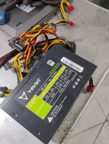 Fonte para pc ATX 700 watts 80 plus .