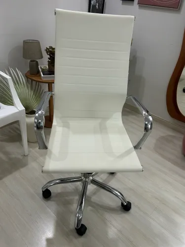 Cadeira de Escritório Ergonômica Branca - Couro Sintético