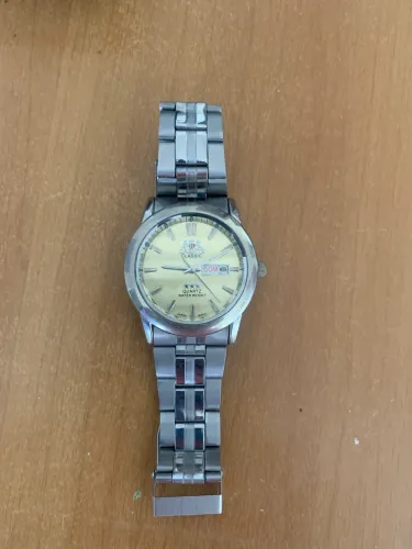 Relógio feminino usado poucas vezes , top