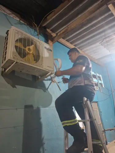 TÉCNICO DE AR CONDICIONADO 
