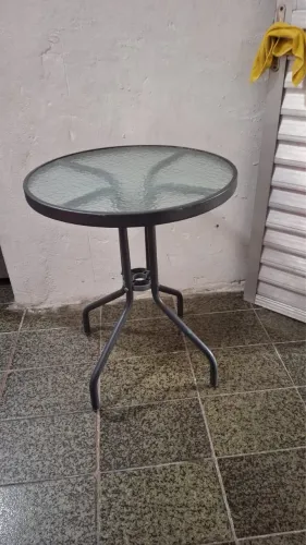 Vendo Mesa com tampo de vidro redonda!