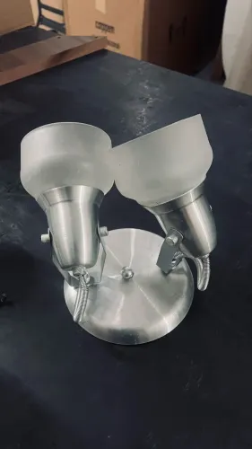 Luminária com duas lâmpadas metal