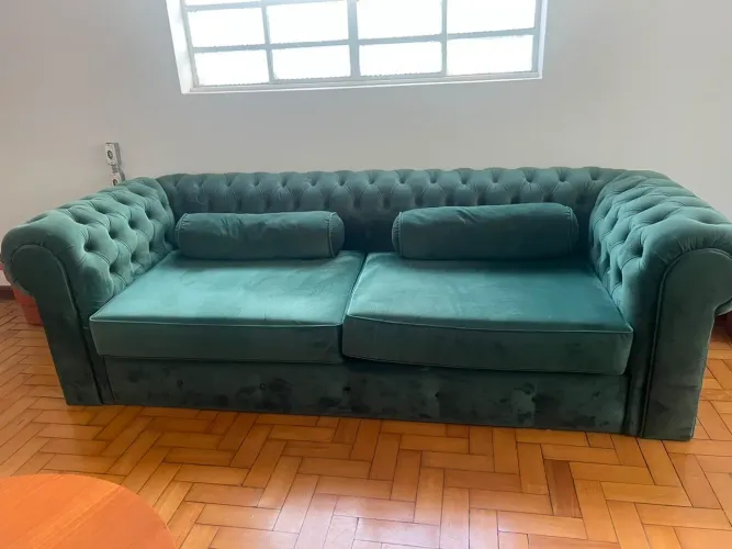 Sofá verde em camurça 3 lugares