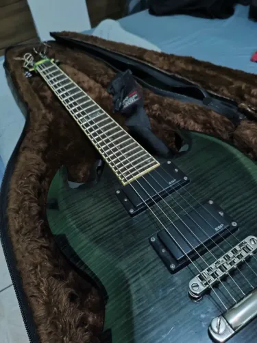 Guitarra Ltd ESP Viper Fm200