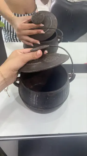 caldeirão bojudo de ferro fundido