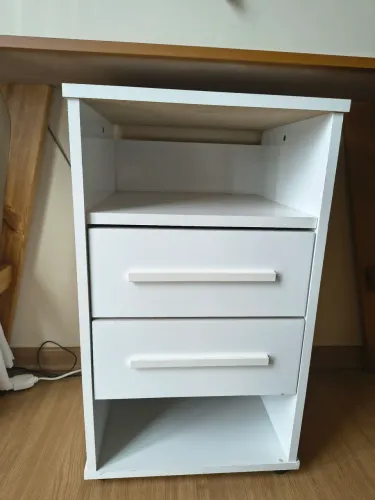 Cômoda/mesinha de cabeceira 