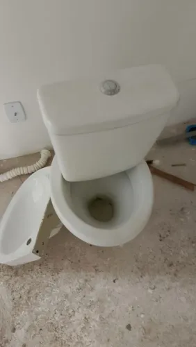 Vende-se vaso sanitário com pia