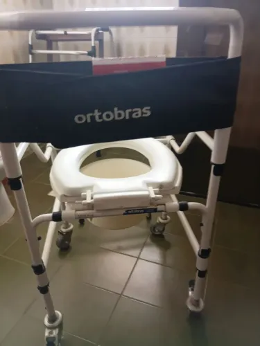 Cadeira de banho fechada 