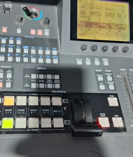 Mesa de edição de vídeo Panasonic MX70
