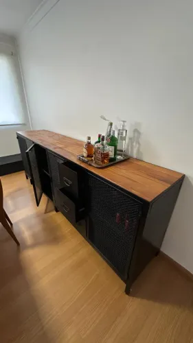 Buffet Modelo Industrial Ferro e Madeira maciça 