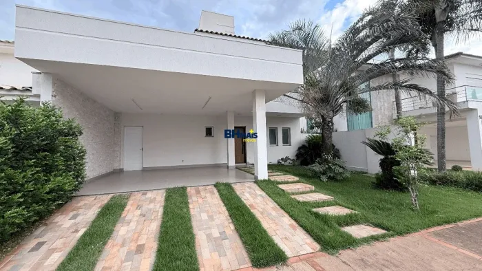 Casa de dois pavimentos a venda no Condominio Gavea Paradiso em Uberlandia