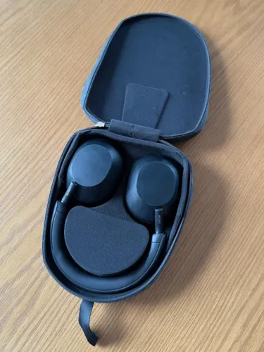 Fone Sony WH-1000XM5 com cancelamento de ruído
