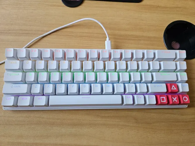 Teclado Mecânico Skylion K68 Customizado - Switch Vermelho 