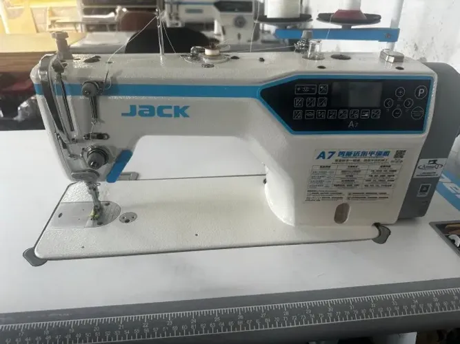 Máquina Reta Eletrônica Jack A7 - Transporte Inteligente -