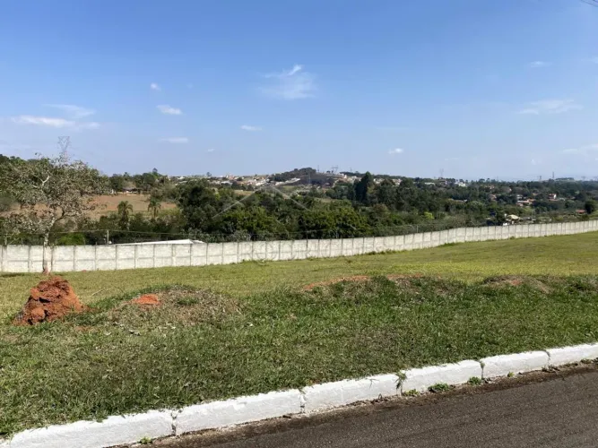 Terreno à venda no Condomínio Reserva Altos do Cataguá em Taubaté/SP.