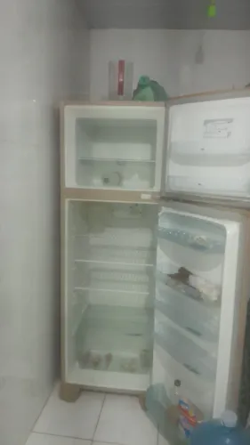 vendo geladeira funcionando perfeitamente.
