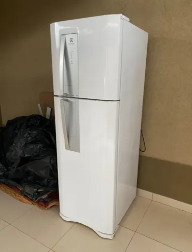 Geladeira Electrolux 382L - motor precisa de reparo
