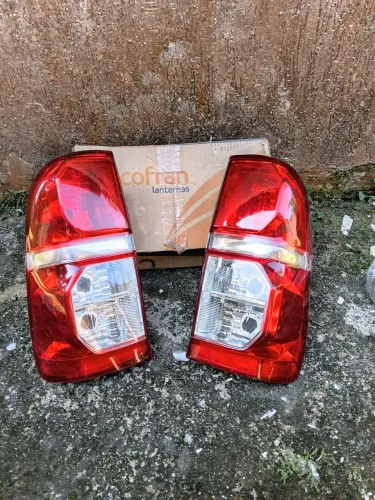 Lanterna traseira hilux par 2012 . / Pastilha de freio dianteiro volvo xc60 2008 a 2015.