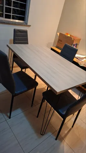 Mesa de jantar com 4 cadeiras