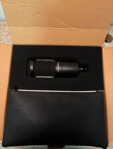 Microfone Condensador AT2020 usado uma única vez