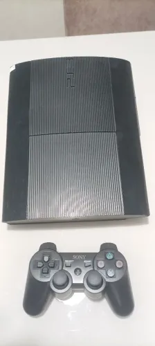 Playstation 3 super slim bloqueado. Incluí um cabo fonte e um controle paralelo.