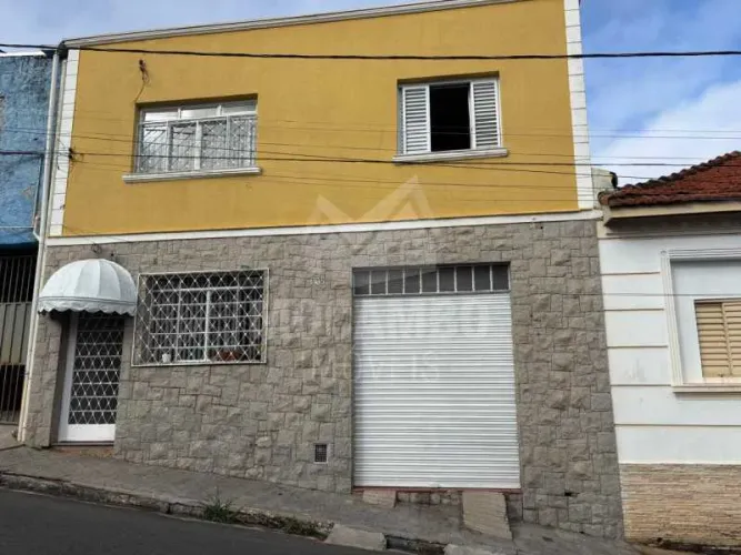 Casa de rua : Sobrado / Residencial / Centro