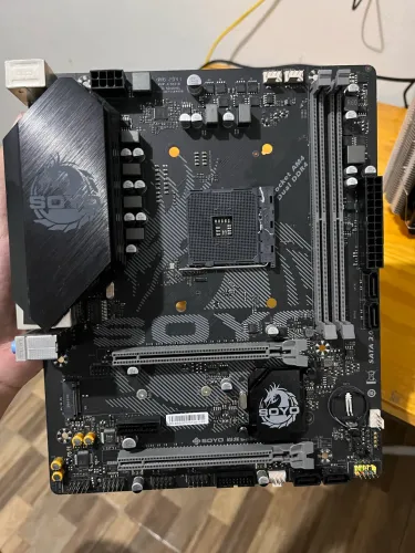 Placa-mãe SOYO B550M AM4 DDR4 - Excelente Estado