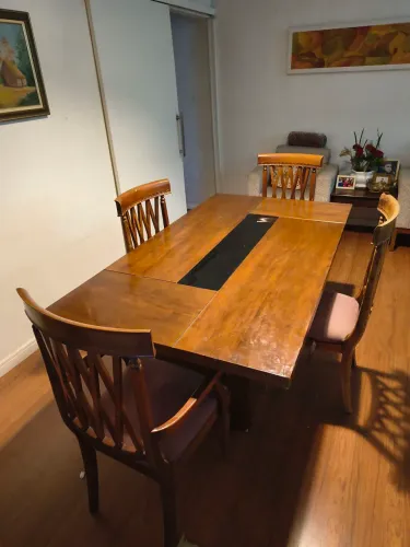 Mesa rack e cadeiras