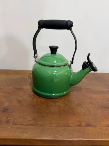 Chaleira Le Creuset Verde 1,1L com Apito