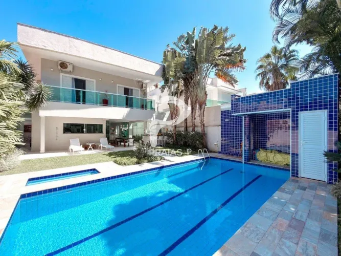 Linda casa à venda no Módulo 18 da Riviera de São Lourenço.