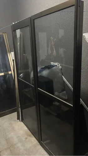 Portas de vidro com alumínio bronze