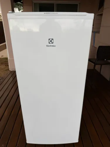 Freezer Vertical Electrolux 162L 110V Semi-Novo - Excelente Estado.