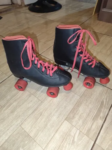 Patins Quad Oxer Preto com Rodas Vermelhas