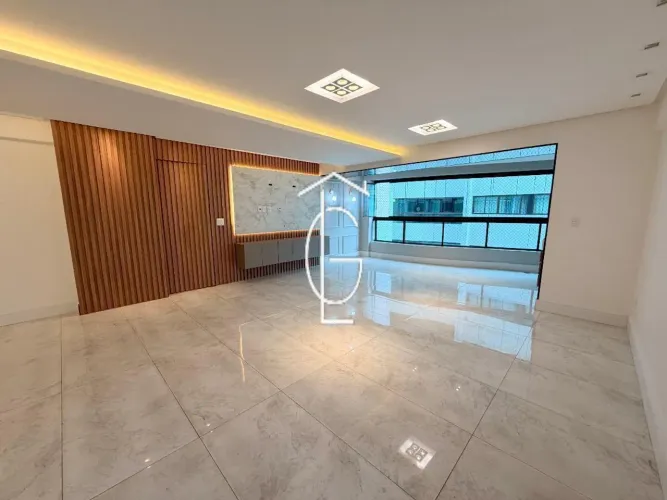 LINDO APARTAMENTO REFORMADO DE 158 M² COM 4 QUARTOS EM EXCELENTE CONDOMÍNIO EM APIPUCOS