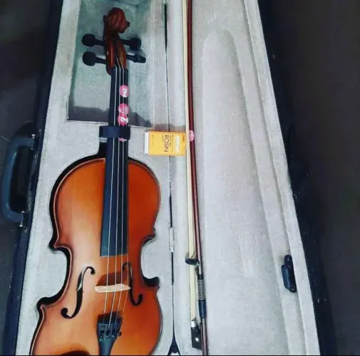 Violino praticamente não usado