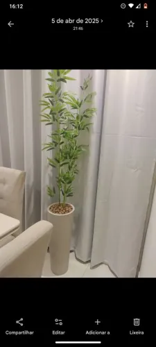 Vendo jarro completo com galhos de bambu artificial