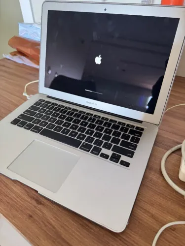 MacBook Air 13" Ano 2015 - Core i5 1.6GHz / 8 Gb RAM / 128Gb SSD