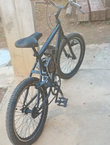 Vendo bike e motor vem de brinde