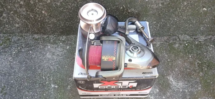 Vende se molinete xt 6000i semi novo.