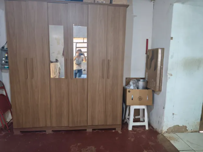 Guarda roupa semi novo