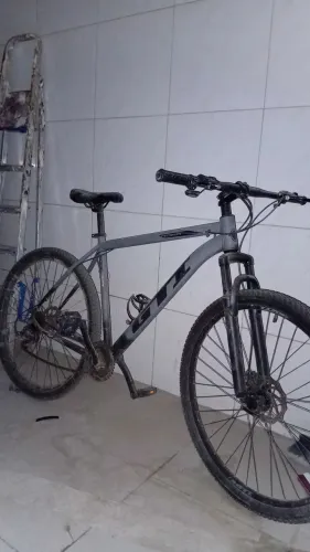 Bicicleta seminova em ótimo estado