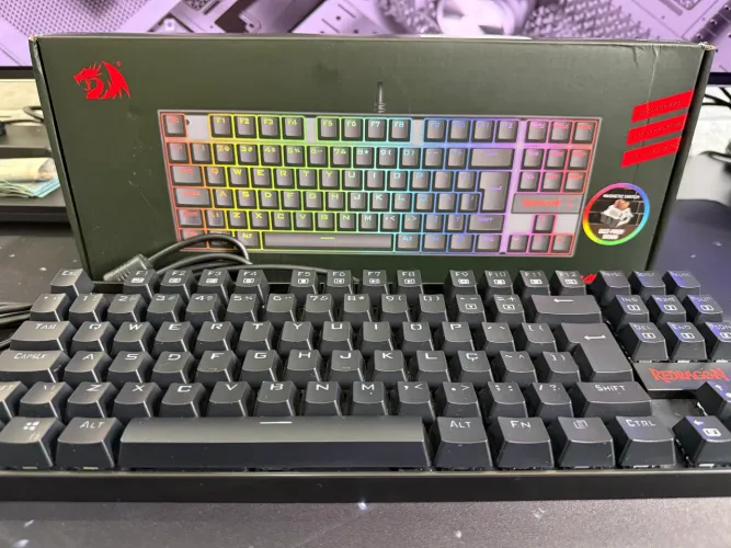 Teclado Magnético Gamer Redragon Kumara Pro V2 RGB Preto Switch Marrom