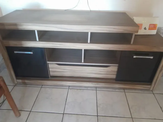 Rack de Televisão com armários